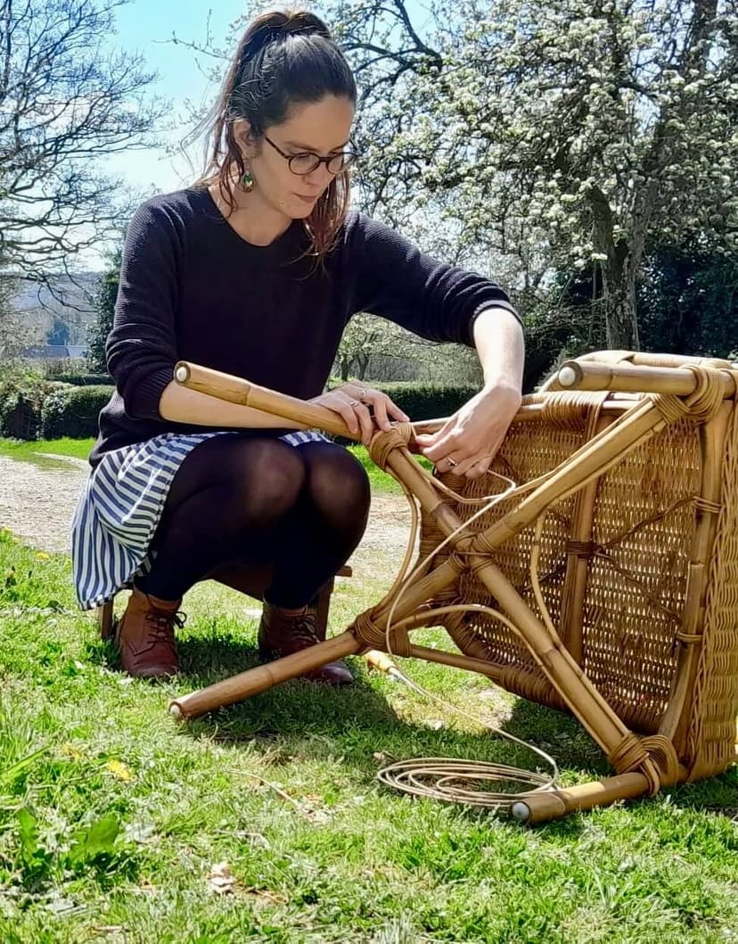 Cecile, a basket weaver organizing basketry workshops